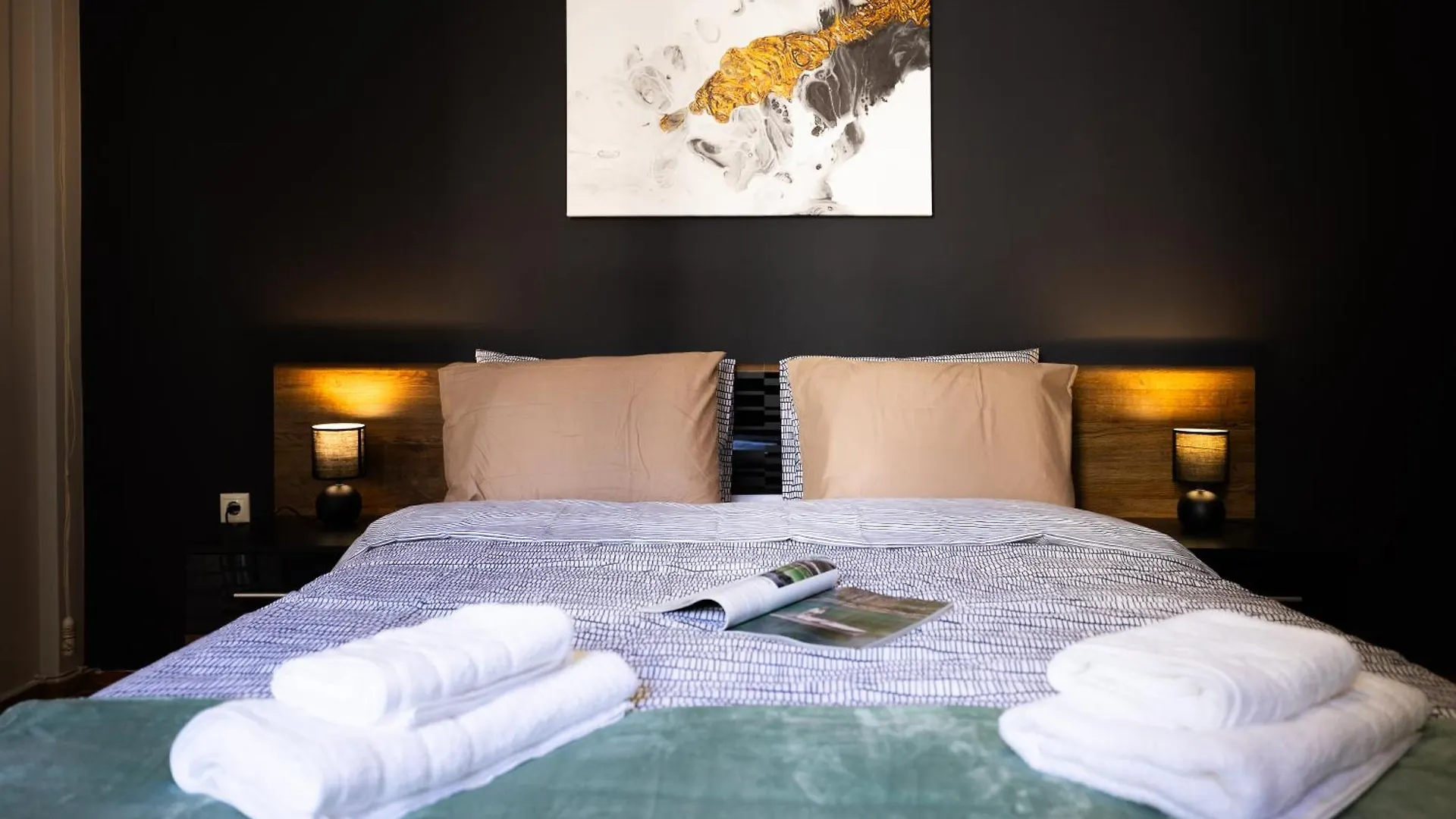 Big Stylish 2Br Apt City Views 3 Min Walk To Sea سالونيك